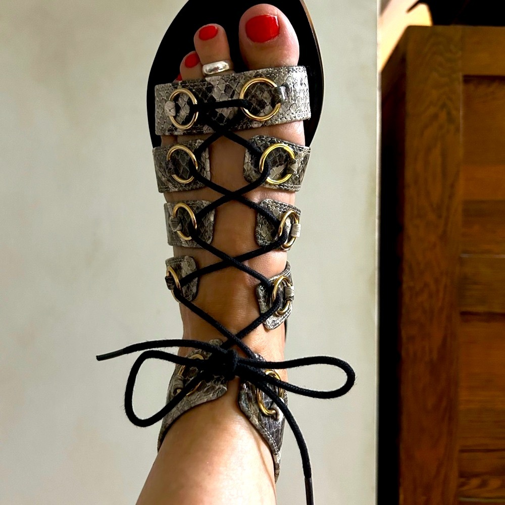 New Nine West snake print leather Gladiator sandals, Size 6, never worn - Picture 2 of 5